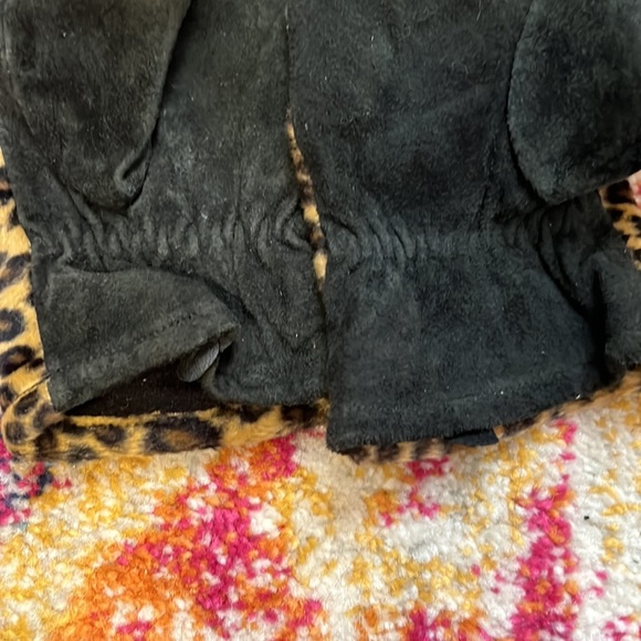 Faux leaopard print fur and genuine leather gloves - Picture 6 of 7